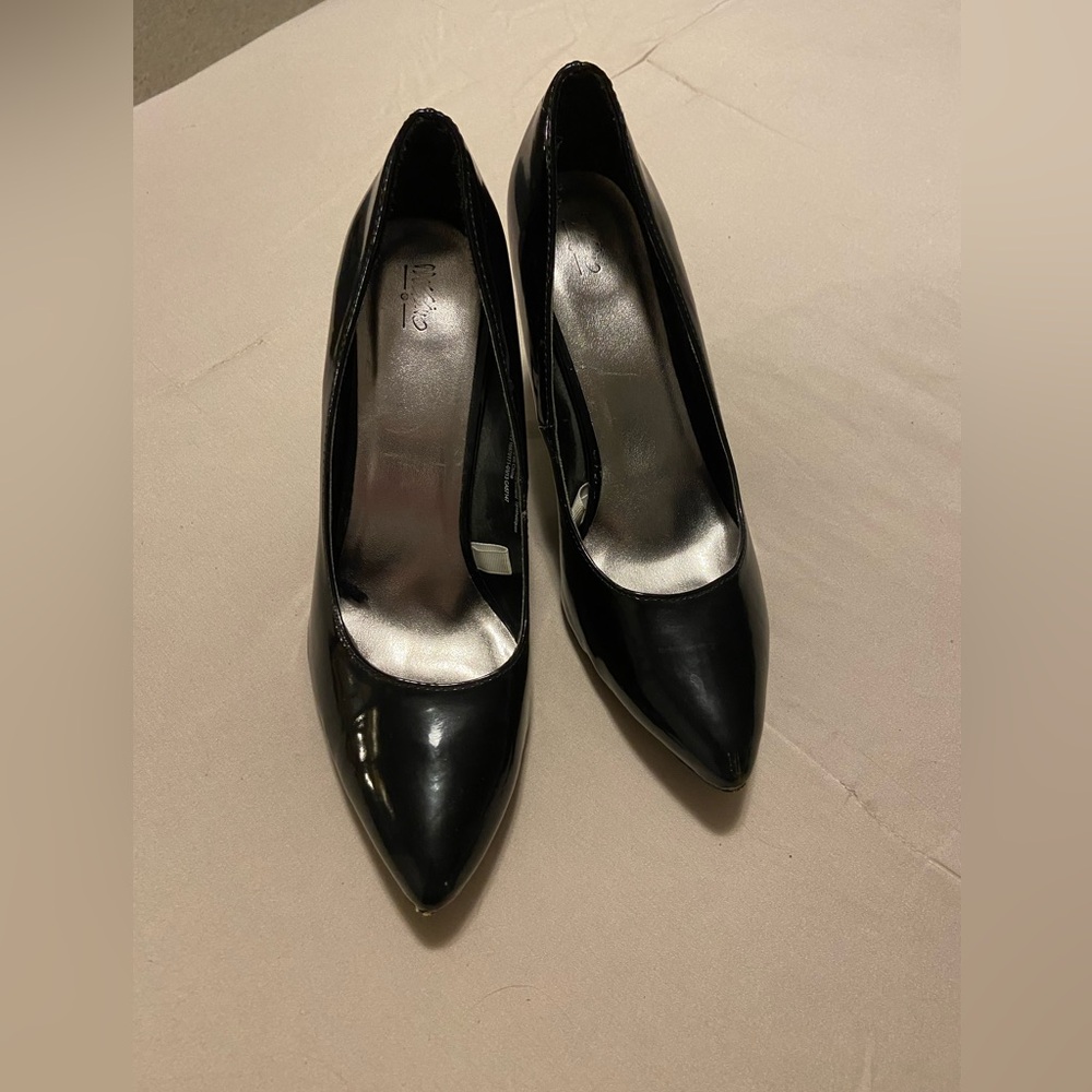 Elegant Black Women's Pumps